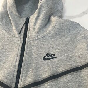 Nike tech fleece size M